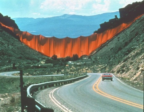 Christo and Jeanne-Claude, Valley Curtain,  1970-72, Rifle, Colorado - domus