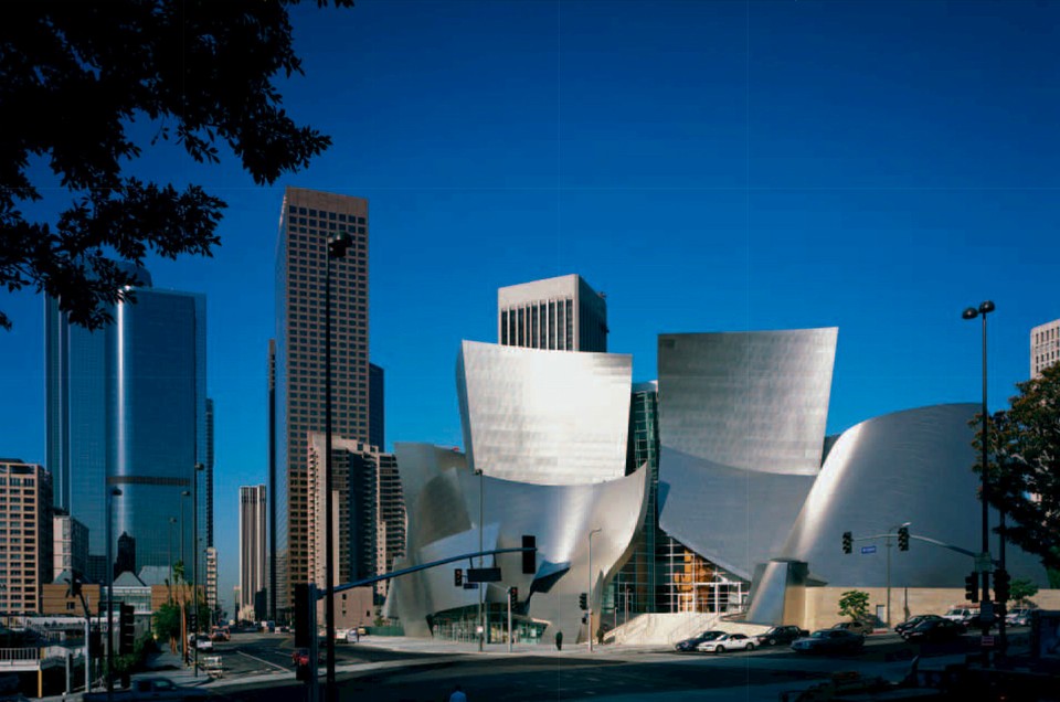 Frank Gehry, Walt Disney Concert Hall, Los Angeles, Stati Uniti, 2003. Foto © Richard Bryant/Arcaid. Da Domus 863, ottobre 2003