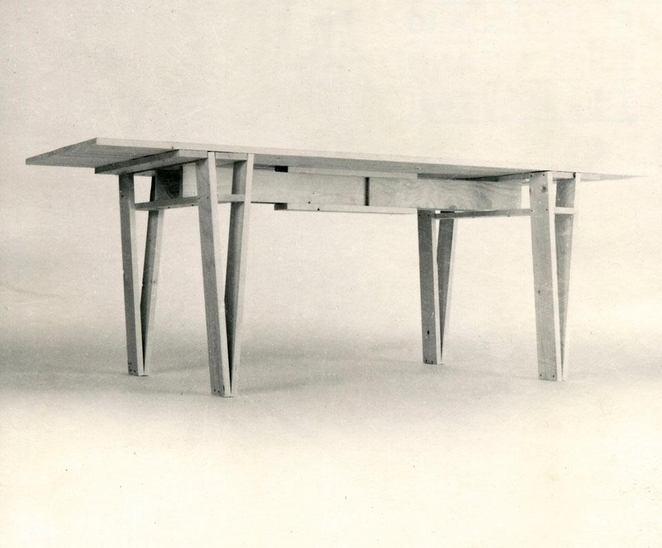 Enzo Mari, modello 1123XD della sua <i>Proposta per un’autoprogettazione</i>, 1974. Il tavolo oggi è prodotto da Artek
