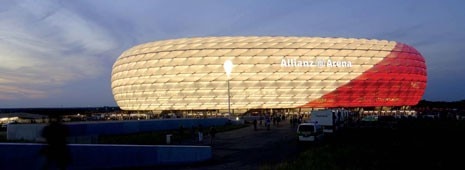 Progressive colour change sequence of the stadium’s skin. 
The colour variation occurs through the digitally controlled emission of coloured 
gases in the rhomboidal cushions of ETFE film