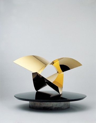 Santiago Calatrava, <i>Mother and Child</i>, 1990. Photo Georgio von Arb and Tres Camenzind