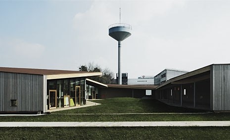 Antonio Citterio. The nursery school-courtyard - Domus