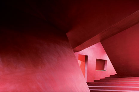 The interior of the Bridging Teahouse is divided into cell-like compartments connected by steps, giving it a labyrinthine quality