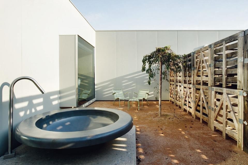 Some rooms
look out onto outdoor
patios