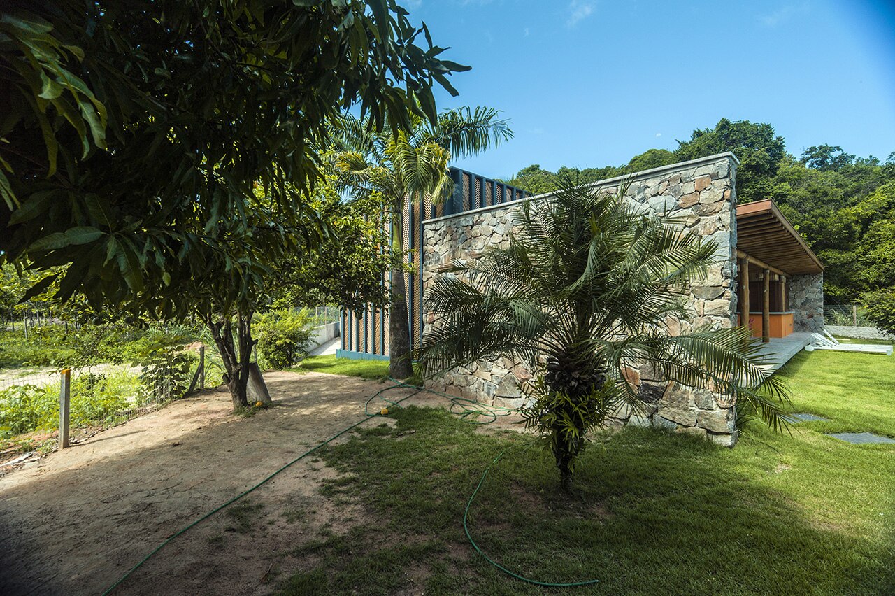 Brazil. A bamboo-clad house made of blue concrete by Vilela Florez