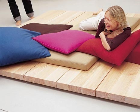 E15: "Mesa” allows a relaxed lie-down on softwood planks