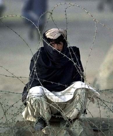 Afghan man waiting to enter the city of Chaman in Pakistan, 4 November 2001 (Andres Latuf / Reuters / Olympia)