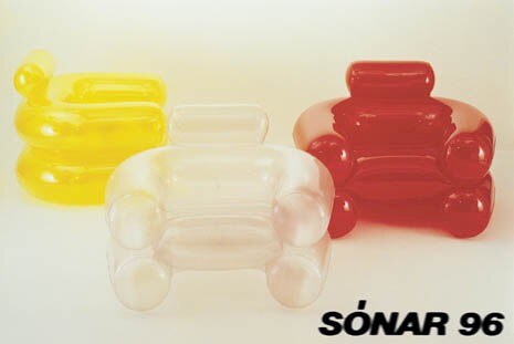 Starting with the third edition (in 1996), Sonar left behind the coldness of computerised graphics and adopted as its “corporate identity” the “Blow” inflatable chair by Zanotta (designed in 1967 by De Pas, D’Urbino and Lomazzi)