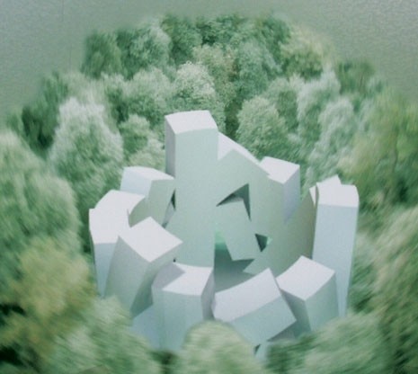 <b>“Stonehenge”</b>.<br>
On the hillside, a group of white prisms set around a central courtyard. Intimacy and glimpses of the panorama. An invitation to come together and an illusion of protection (shattered). Shortlisted design by Liang Hou (China)