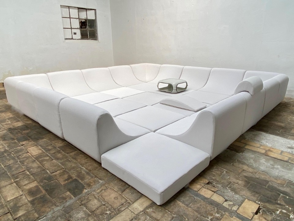 Luigi Colani's $50,000 sofa at Pharrell's home - Domus