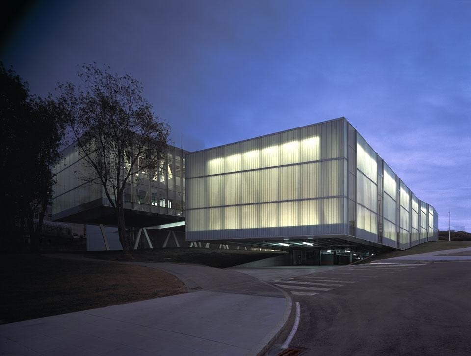 Rojo / Fernández-Shaw architects, Agora socio-cultural centre