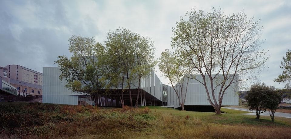 Rojo / Fernández-Shaw architects, Agora socio-cultural centre