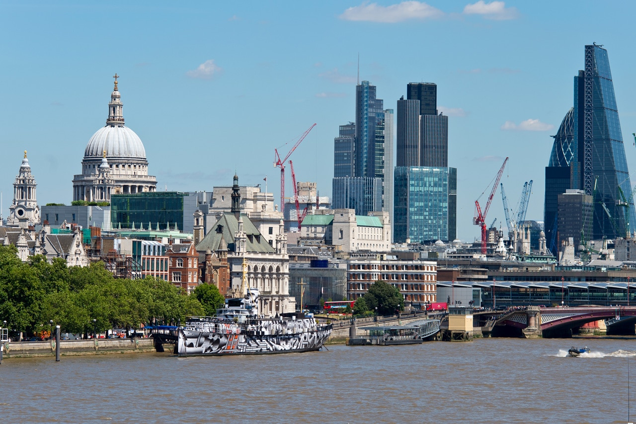 Dazzle Ship London - Domus