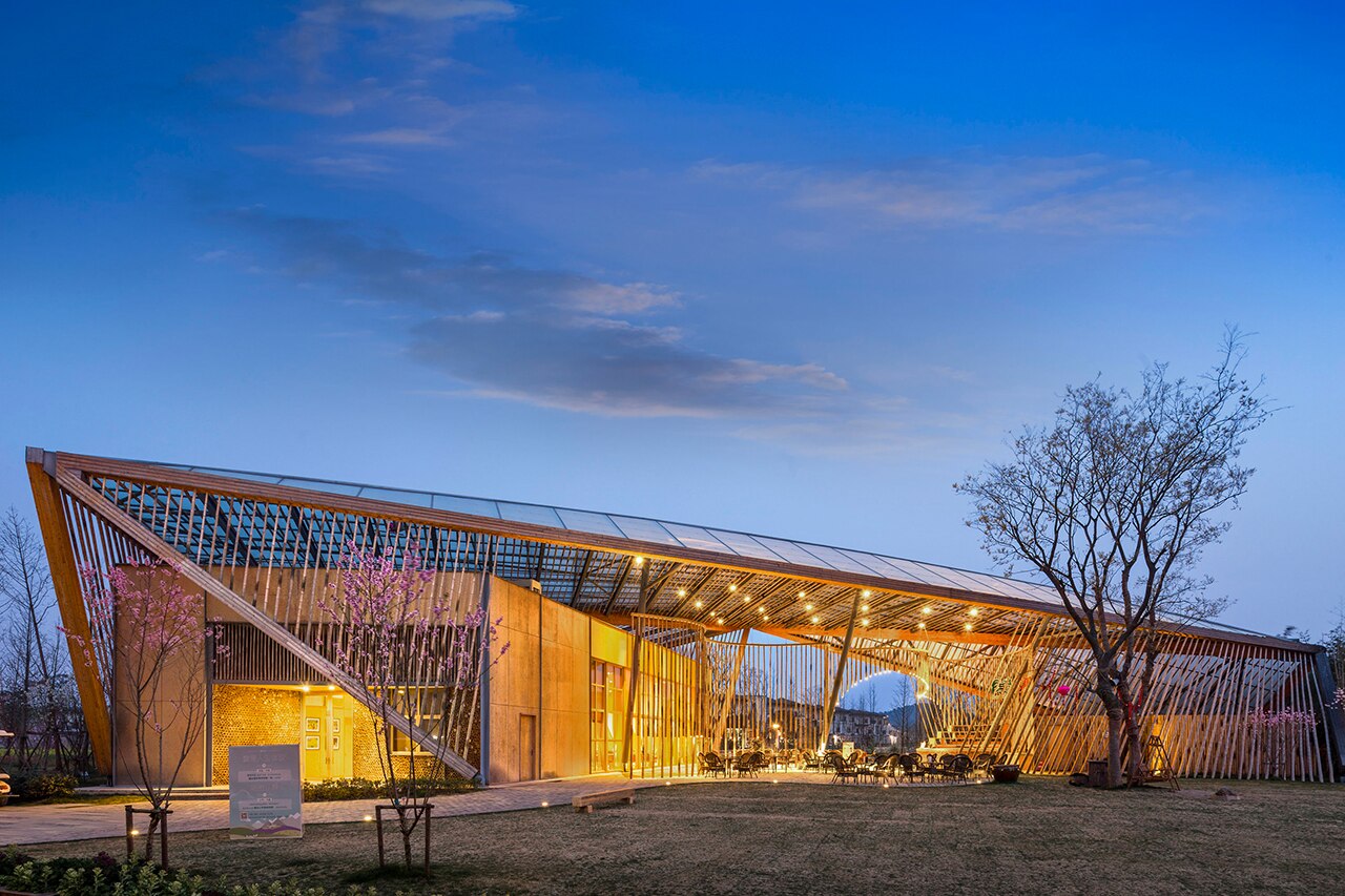 Cina. SYN architects realizza un auditorium integrato nel paesaggio rurale