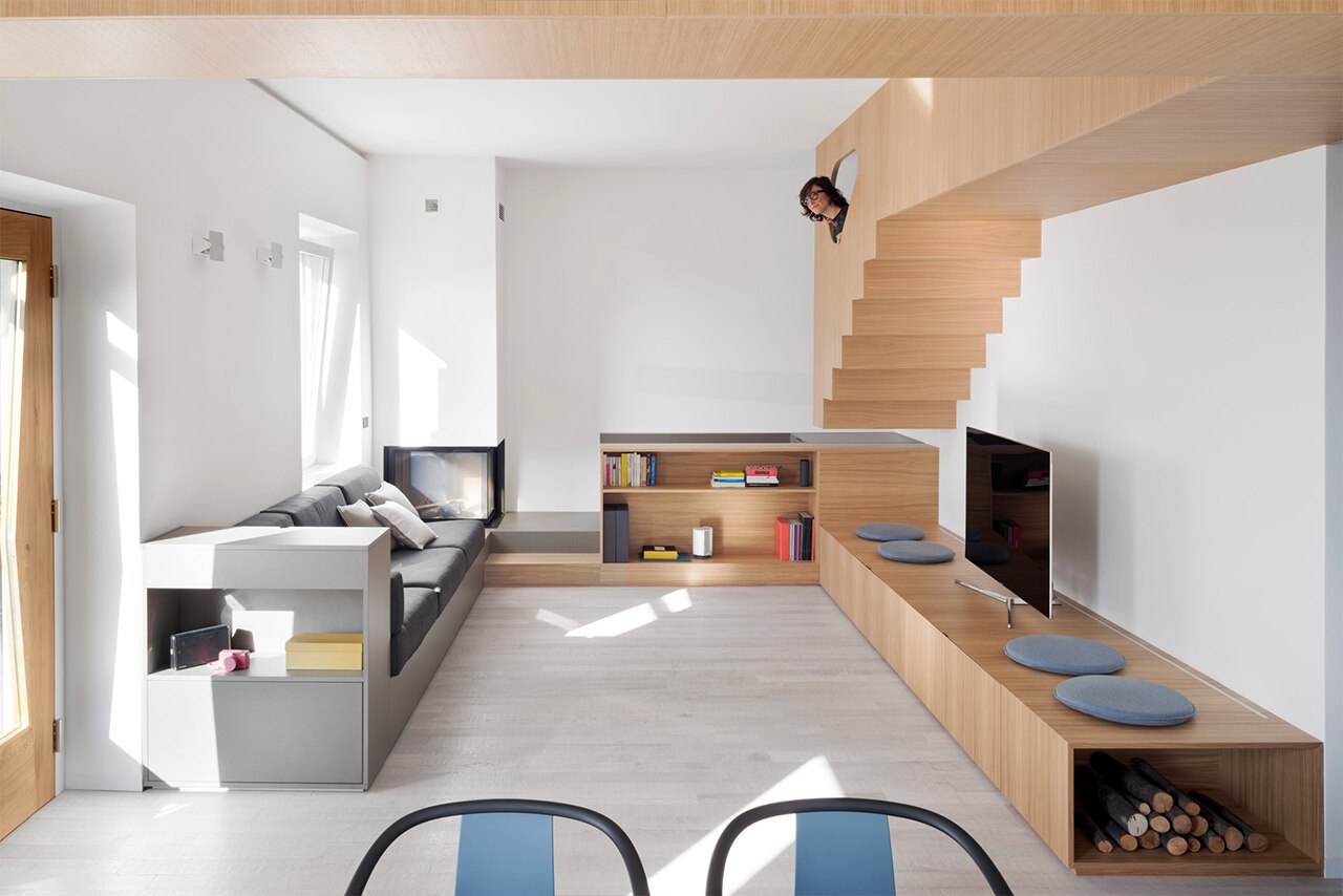 Genoa. Gosplan rearranges an apartment with a cross-shaped furniture ...