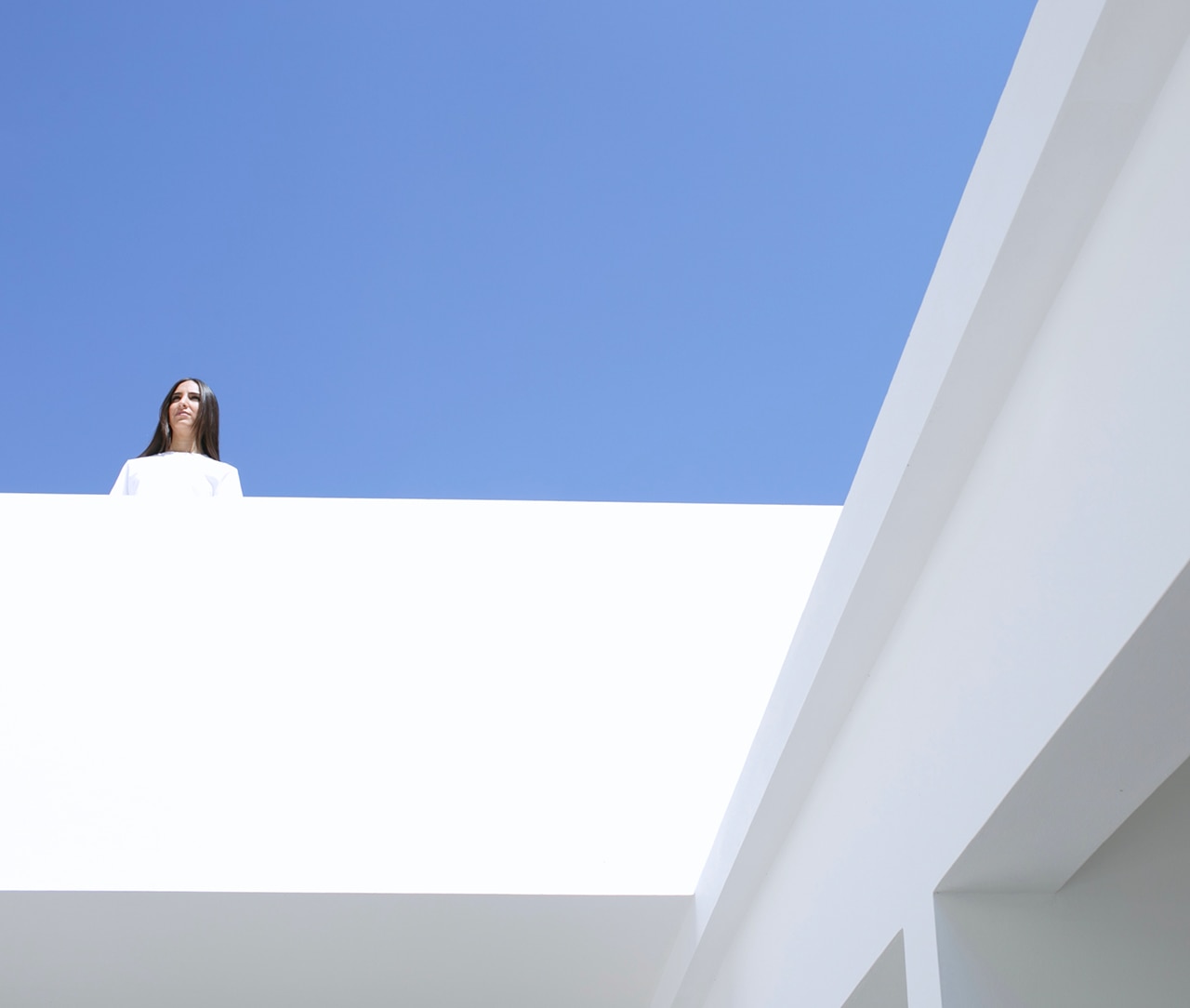 Mexico. A White And Precise Architecture By Hw-studio Becomes A Market 