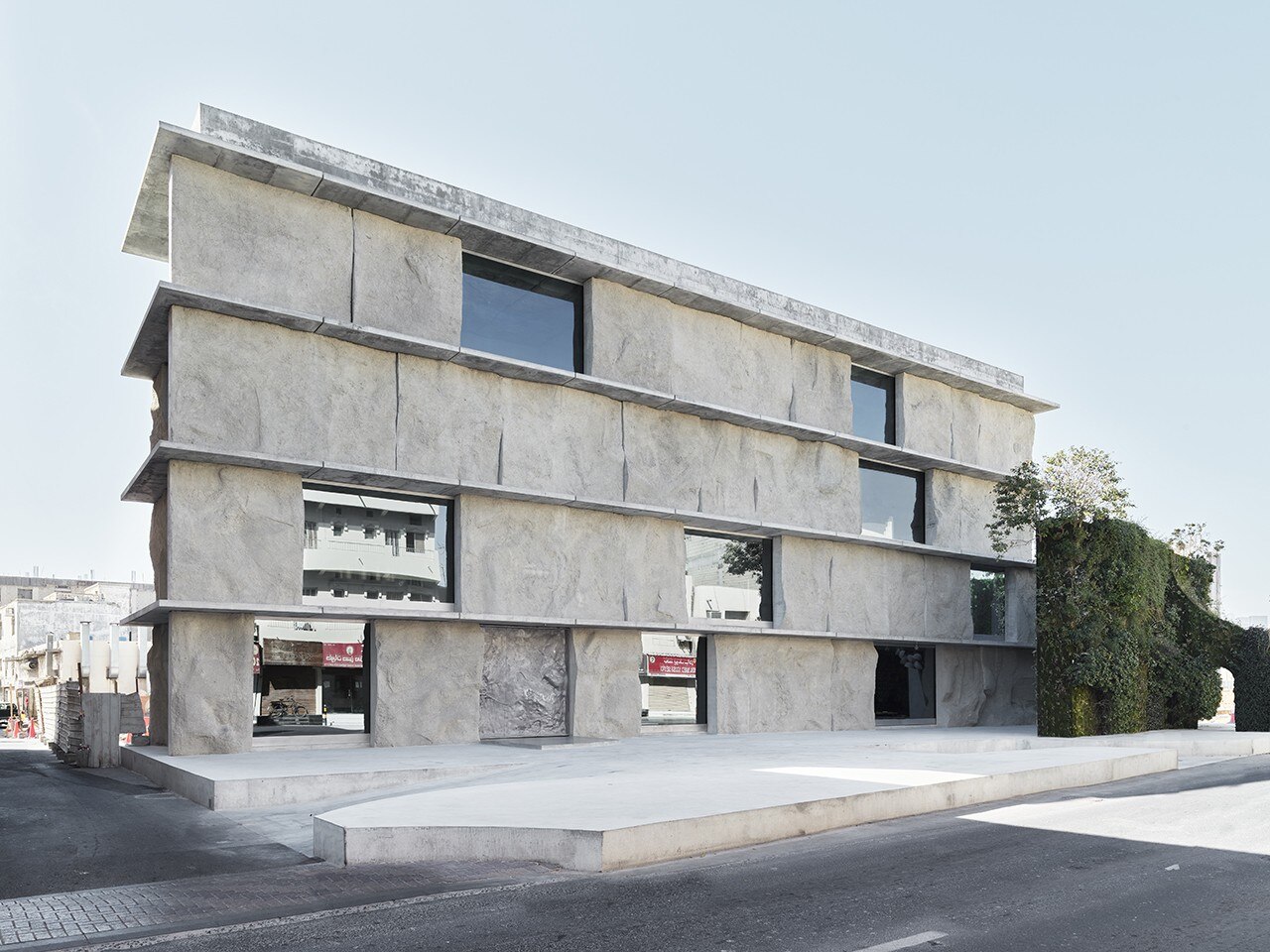 Studio Anne Holtrop designs a site-specific facade in Bahrain - Domus