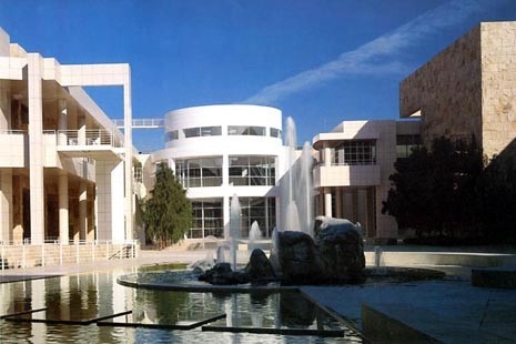 Getty Center, il cortile interno. Foto J. Paul Getty Trust/Scott Frances Esto, Domus 799/97