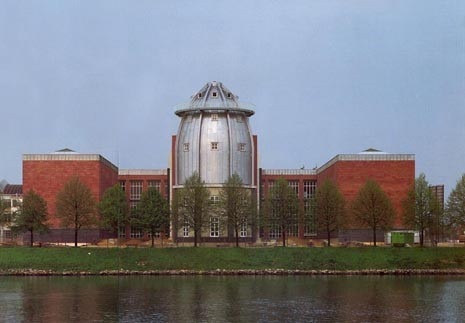 A. Rossi, Bonnefantenmusem, Maastricht. Foto Gabriele Basilico, Domus 762/94