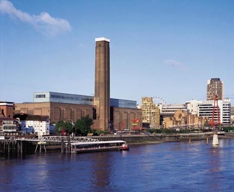 Tate Modern, veduta dal Tamigi. Foto Nicholas Kane/Arcaid, Domus 828/00