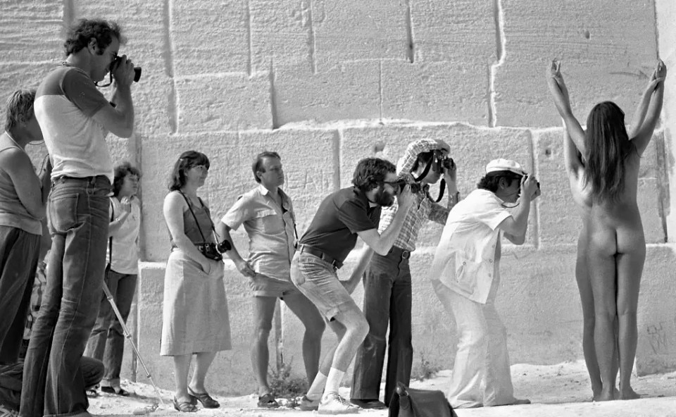 Eikō Hosoe Arles atelier 4, Arles, 1979. Photo Jacques Revon.