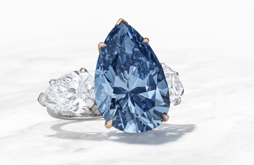 Bleu Royal Exceptional Coloured Diamond and Diamond Ring, 17.61 carati battuto a $44 million da Christie's a Ginevra. 