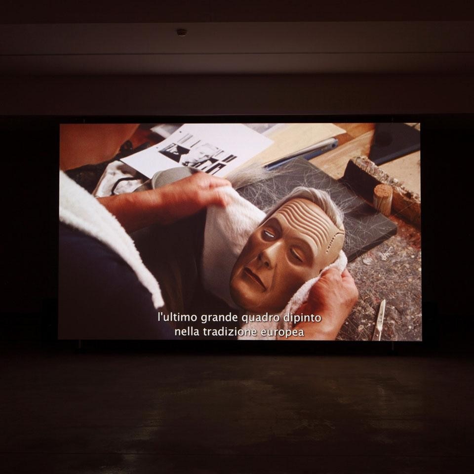 Simon Starling,
<i>Project for a Masquerade (Hiroshima)</i>, 2010; 
film 16 mm trasferito in HD, proiettore HD, media player, altoparlanti, durata: 25'54".
Courtesy l’artista e Galleria Franco Noero, Torino. Fotografia: Paolo Pellion
