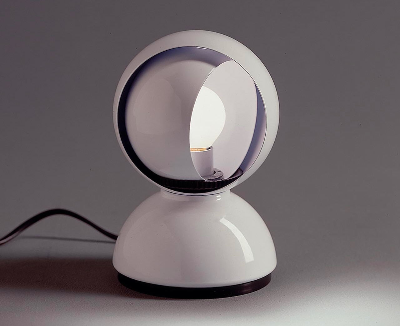 Lampade da tavolo design: 20 lampade da tavolo imperdibili. Scoprile su  Domus