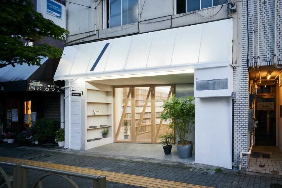 The permeable and flexible entrance of a Japanese atelier - Domus