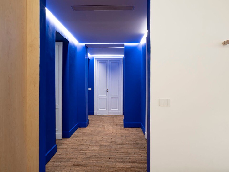 Electric blue walls in a renovated flat in Turin - Domus