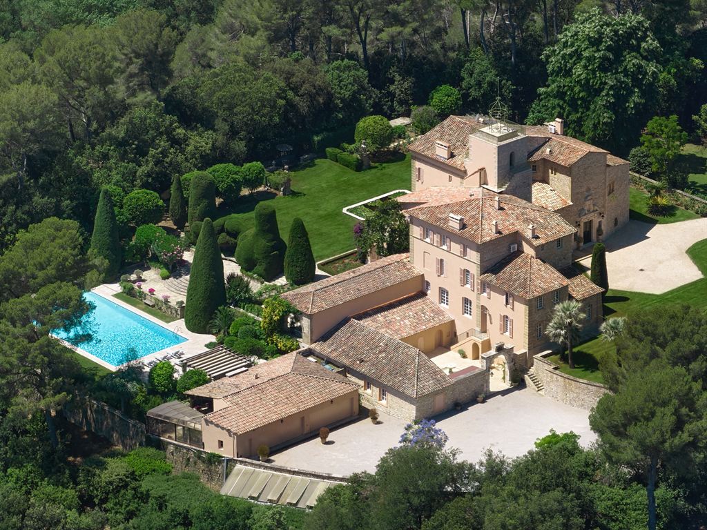 Vacation home of the Kennedys by Jacques Couelle on the French