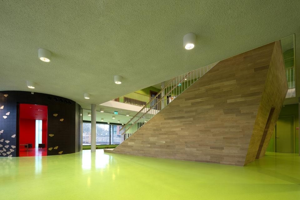 DKV Architects, scuola elementare Jacobsvlinder School, vista dell'ingresso, Zoetermeer, Paesi Bassi, 2013