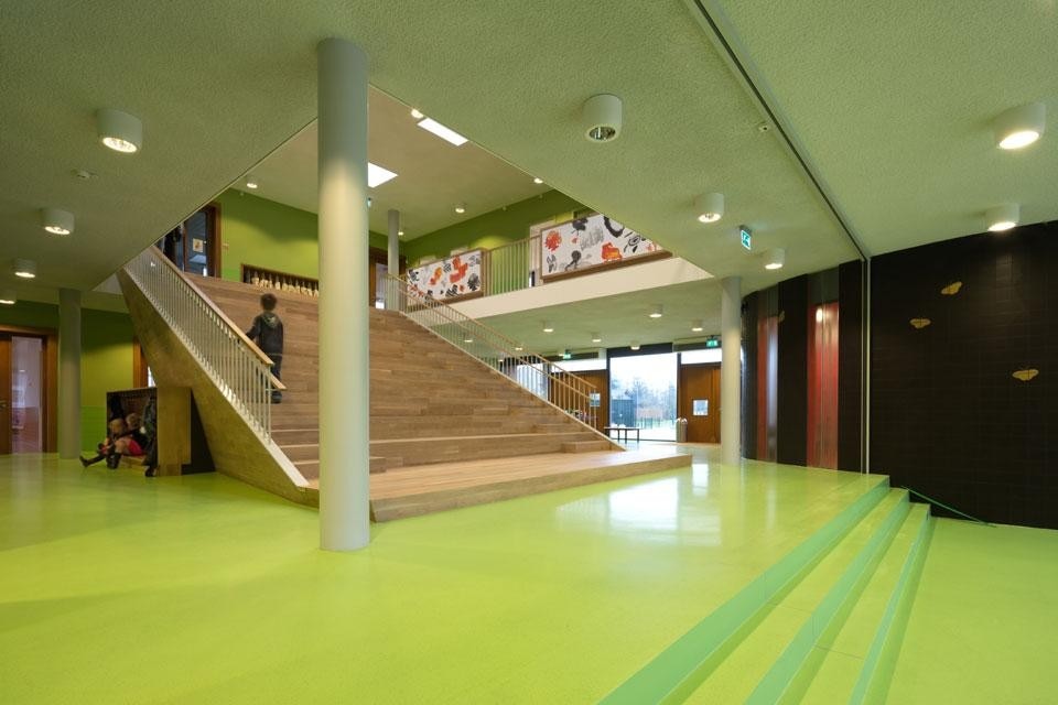 DKV Architects, scuola elementare Jacobsvlinder School, vista dall'interno, Zoetermeer, Paesi Bassi, 2013