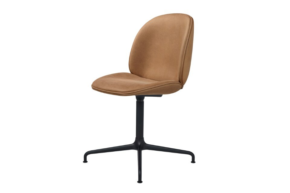 GamFratesi, Beetle Chair imbottita con base centrale per Gubi, 2017