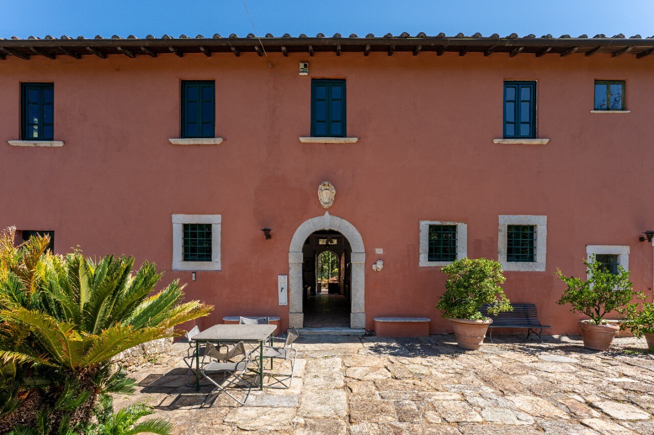 Una Villa Ristrutturata Immersa Tra Le Colline Versiliesi Domus