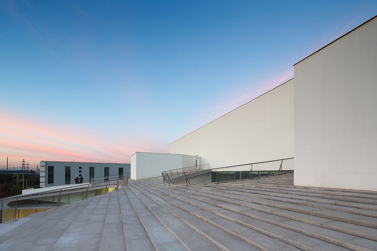 Beijing. The Tree Art Museum by Daipu Architects is a meeting place ...