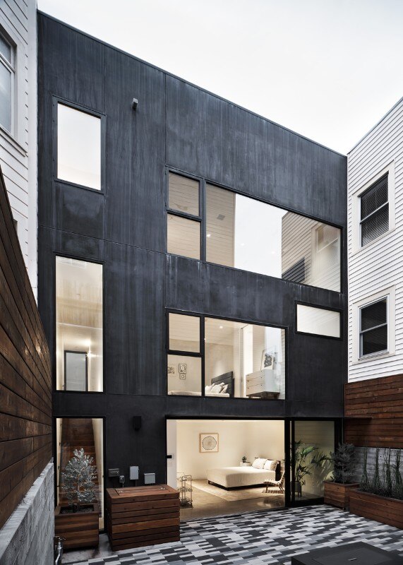 A contemporary residence in the historic urban fabric of San Francisco
