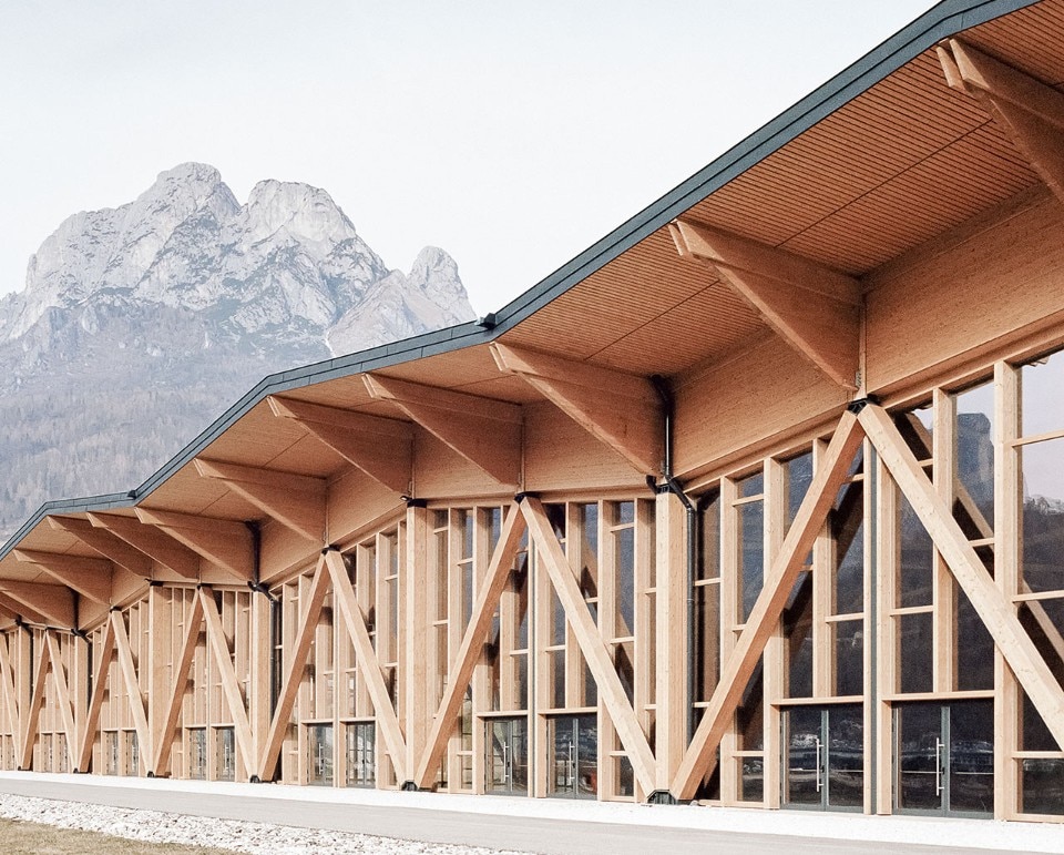 A modular pavilion in the Alps interprets traditional local buildings