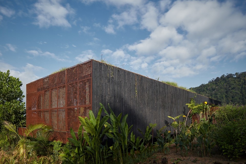 Between luxury and wild nature: a mimetic villa in Costa Rica
