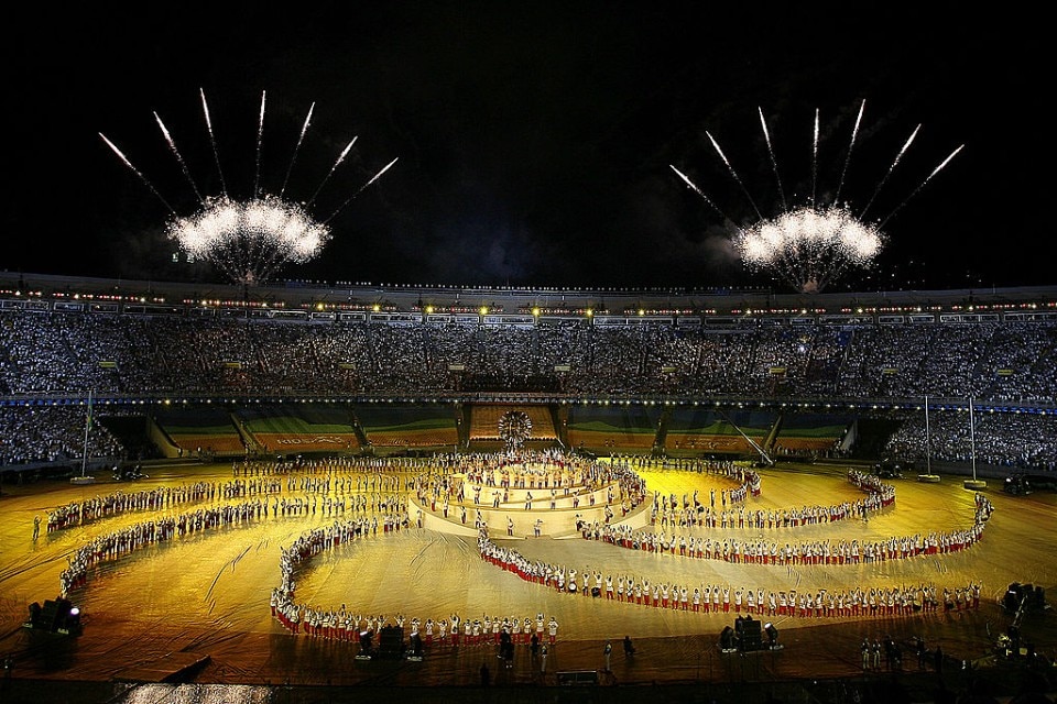 The uniqueness of the Maracanã, theatre of ventures, records and misdeeds