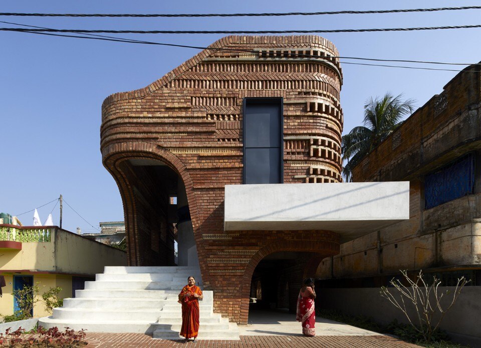 Gallery House, a community building in Bansberia, India