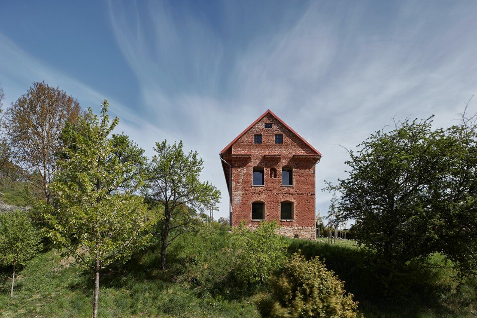 A welcoming ruin in the Czech countryside