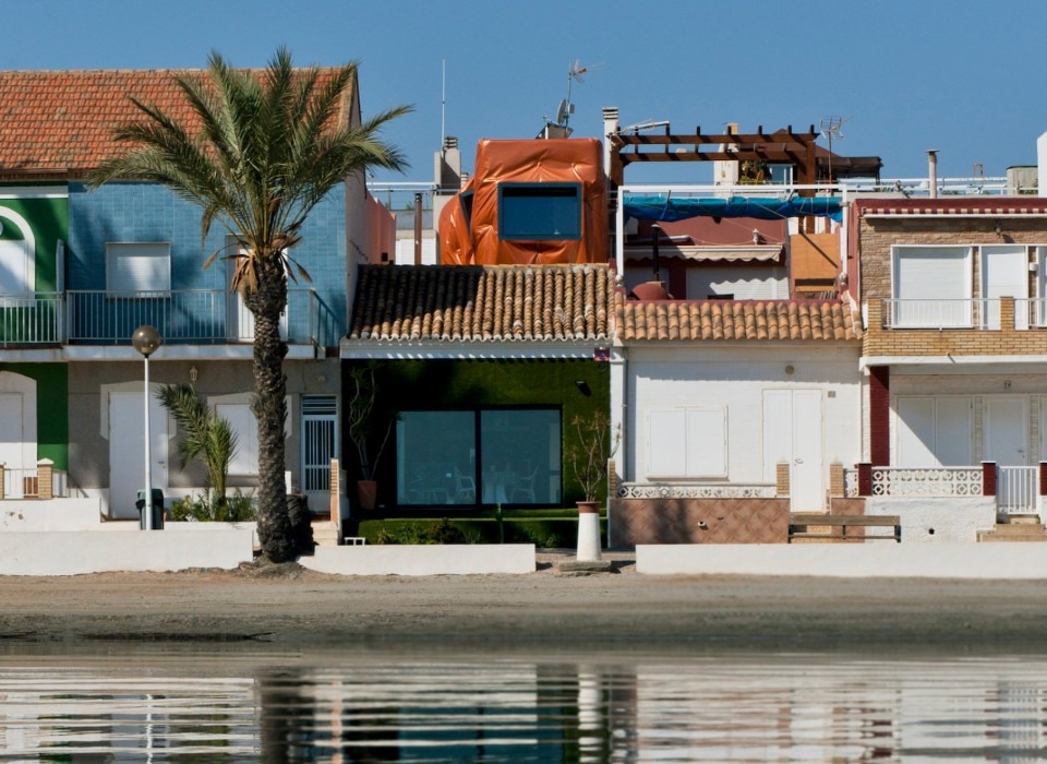 A shipping container becomes a low-budget beach house