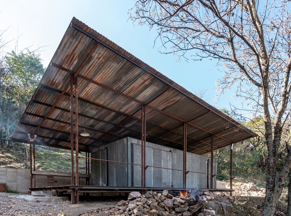 Mountain shelter in Argentina finds quality in austerity