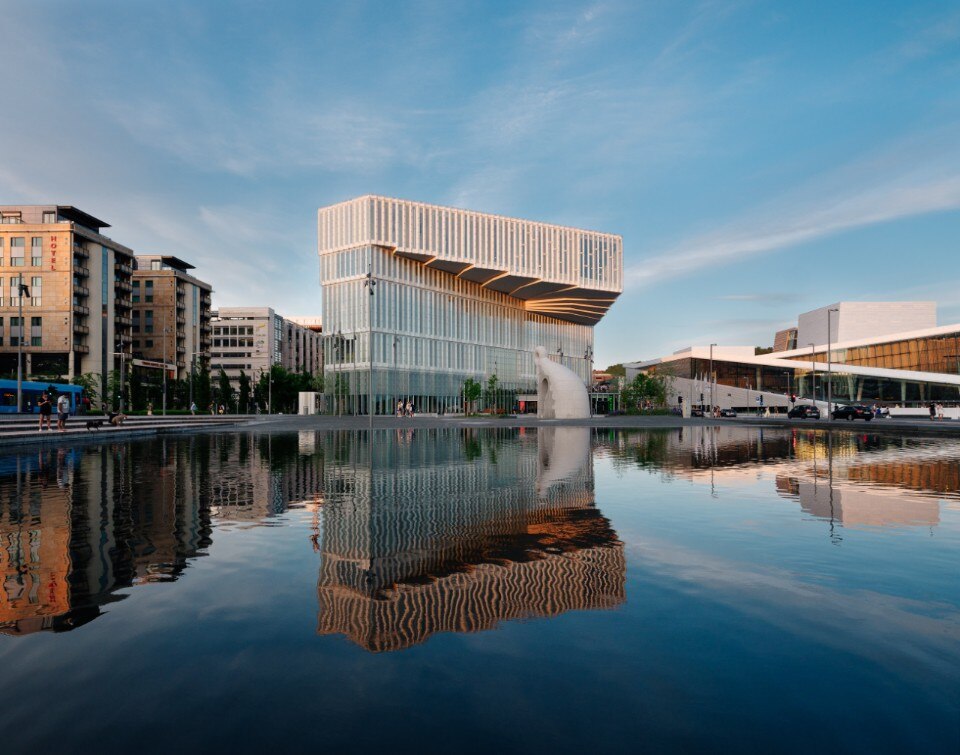 Cantilevered volumes and light shafts in Oslo new public library