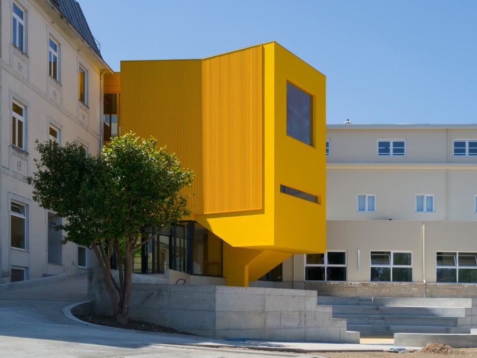 Yellow takeover in a music school in Portugal