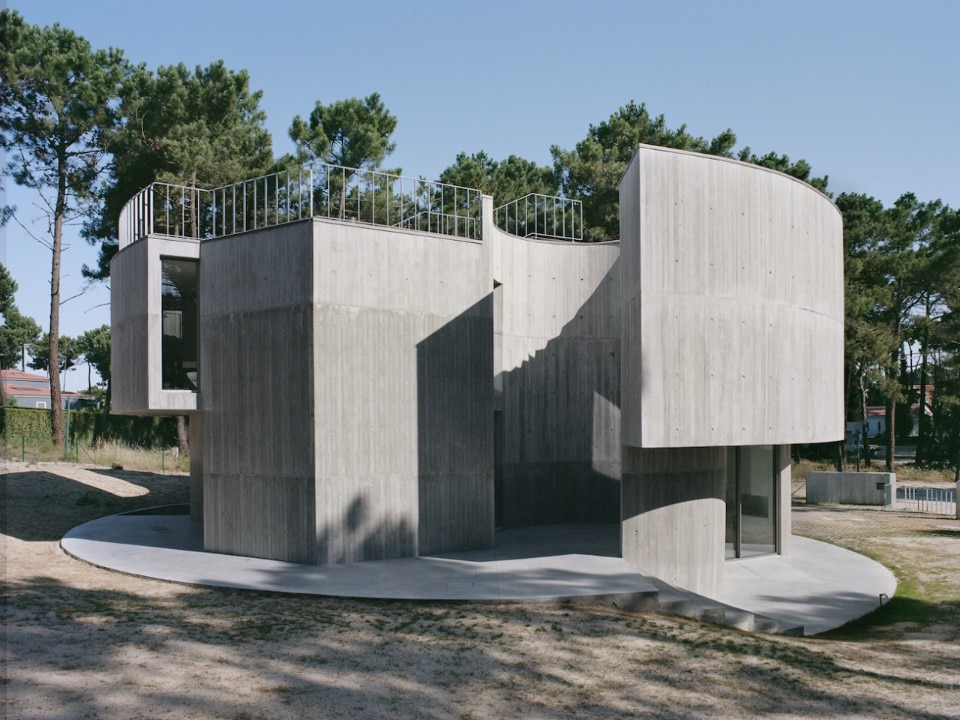 Lisbon, a rooftop pool and sky views for the house of a retired couple