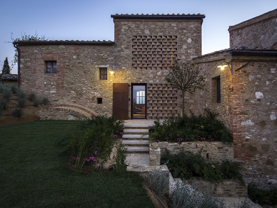 Ciclostile Architettura upgrades farmhouse in Siena countryside