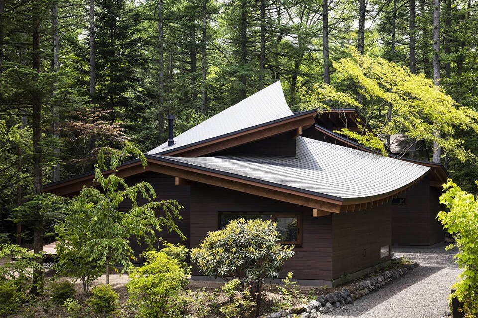 Japan. A villa in the forest wants to imitate nature