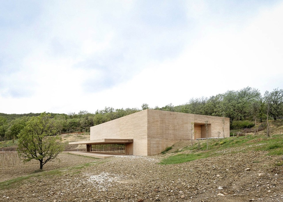 A gravitational winery in the South of France